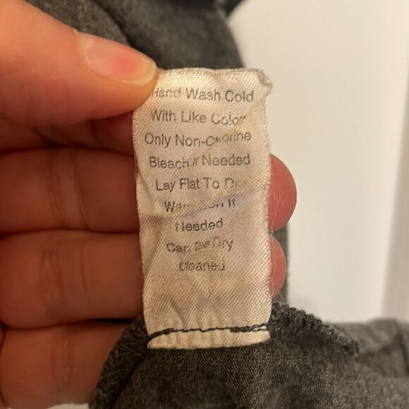 ✨CAbi #250 Gray Shark Bite Tunic Top - Picture 4 of 8